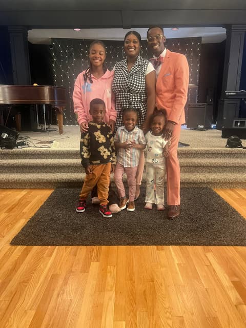 The Romans 116 Church family together in Lynnwood, Washington (2)