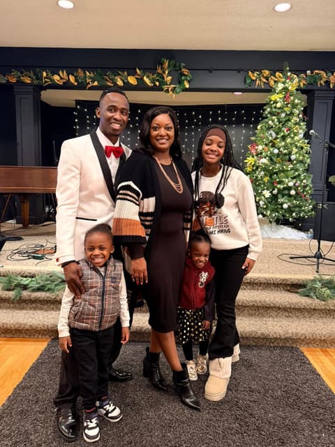 Pastor Dwayne Brown and Lady TaShara Brown of Romans 116 Church (12)