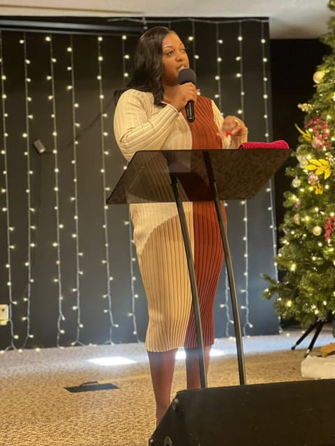 Worship at Romans 116 Church in Lynnwood, Washington (3)