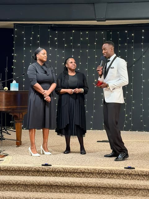 Worship at Romans 116 Church in Lynnwood, Washington (12)
